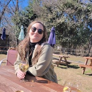 Meet your Posher, Hailie